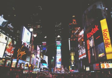 Le référencement payant (SEA). Quels sont les avantages pour une entreprise en ligne d’investir dans des campagnes publicitaires sur internet?