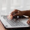 Comment réduire les coûts opérationnels grâce à la digitalisation ?